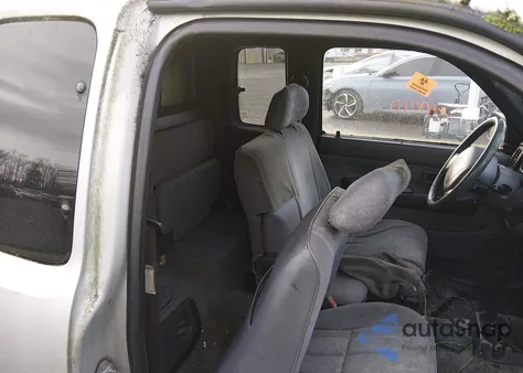 2000 Toyota Tacoma z USA, uszkodzony, nr VIN 4TAVL52NXYZ579259